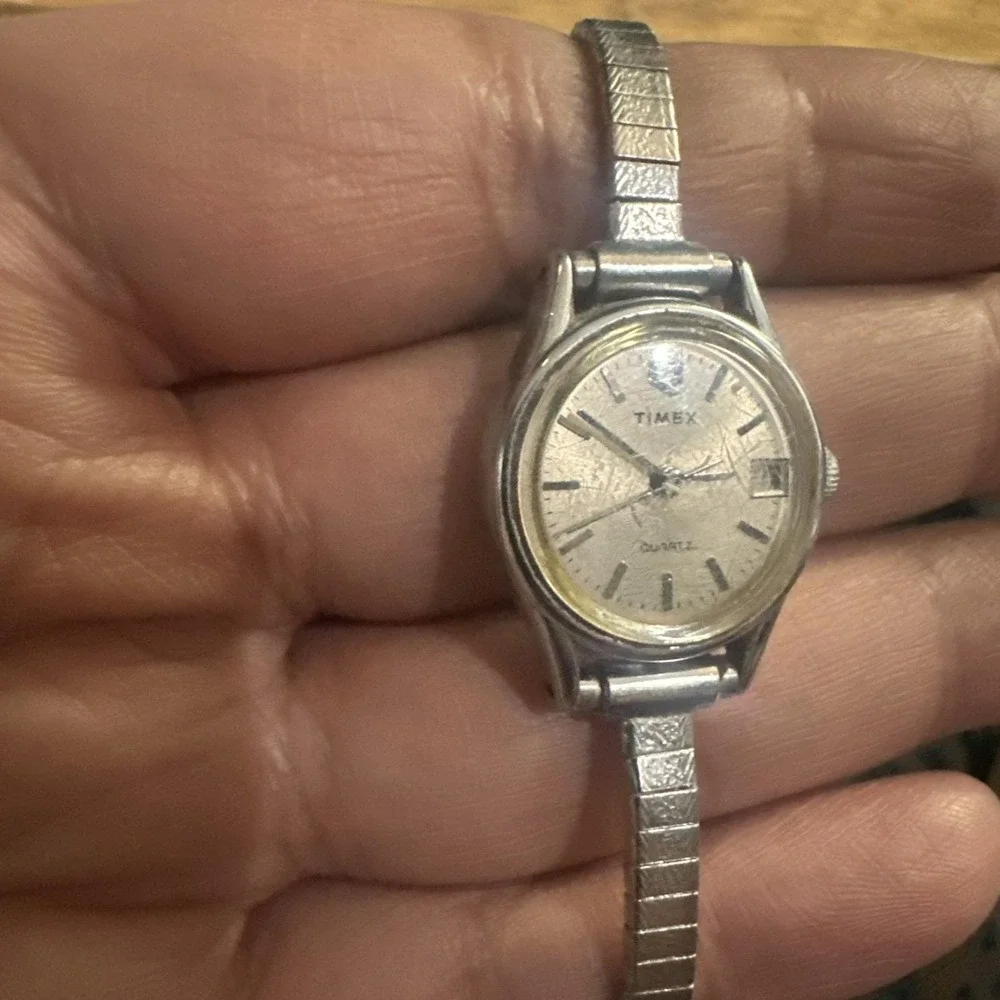 Working TIMEX‎ Quartz Q Silver Quartz Ladies Watch Fit 6.25 22mm New Battery